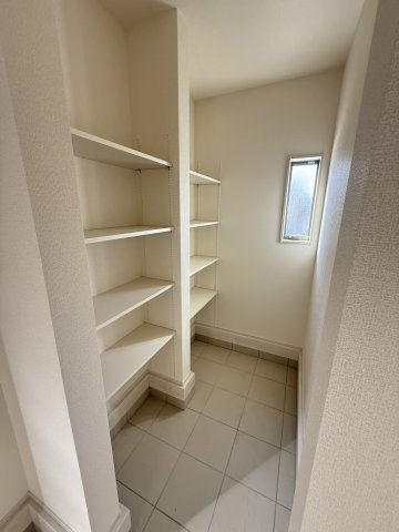 第８渋川市半田　新築戸建　1号棟（平屋）の玄関|シューズインクロークも標準装備です。