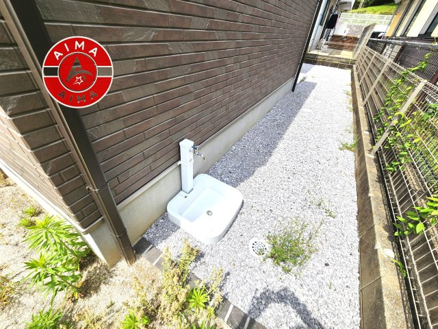 福津市有弥の里2丁目第1-3棟（3号棟）のバルコニー|風をしっかりと感じられるバルコニーでは、毎日が洗濯日和です。広々としているので洗濯も楽しくなるでしょうし、気分転換にバルコニーからの眺めを楽しむのもいいでしょう。