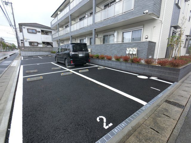 ラ・セレンテの駐車場