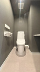 【トイレ】 | プレジデント寺塚☆仲介手数料無料☆ | 手洗い一体型のトイレは節水効果があり、環境にもお財布にも優しい人気のタイプです。もちろんウォシュレット機能も完備しています。
