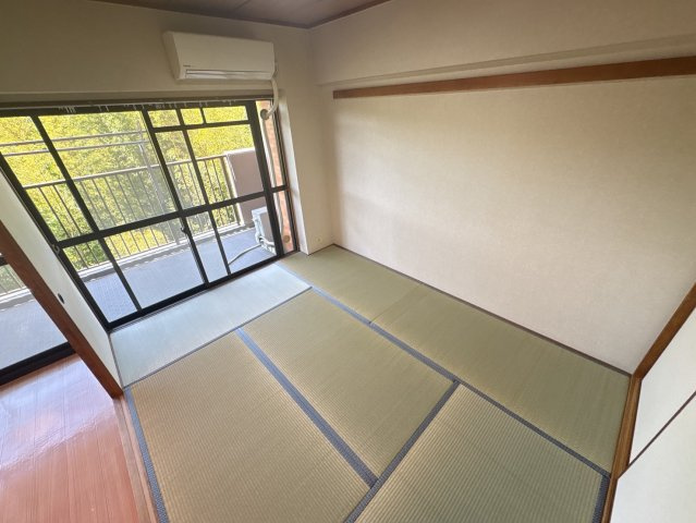 ライオンズマンション学園前第２の和室