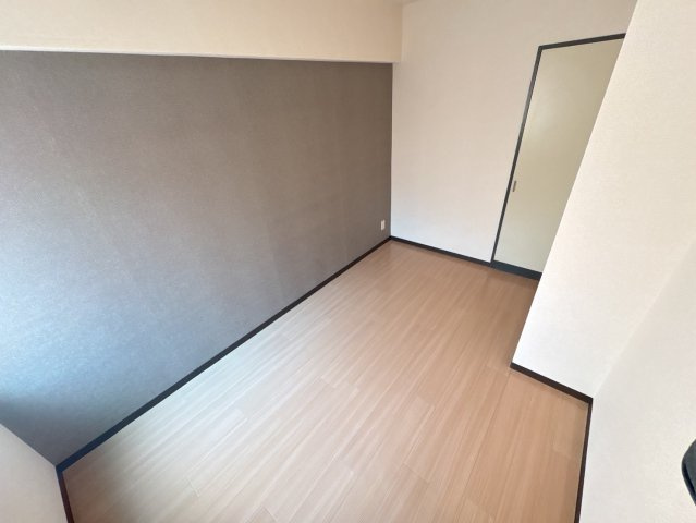 ライオンズマンション学園前第２の洋室