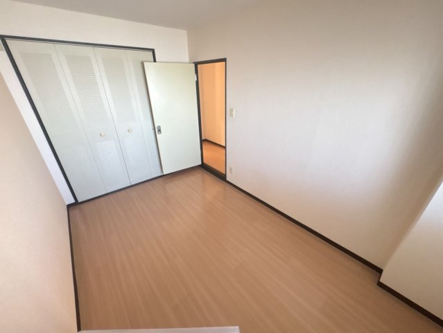 ライオンズマンション学園前第２の洋室
