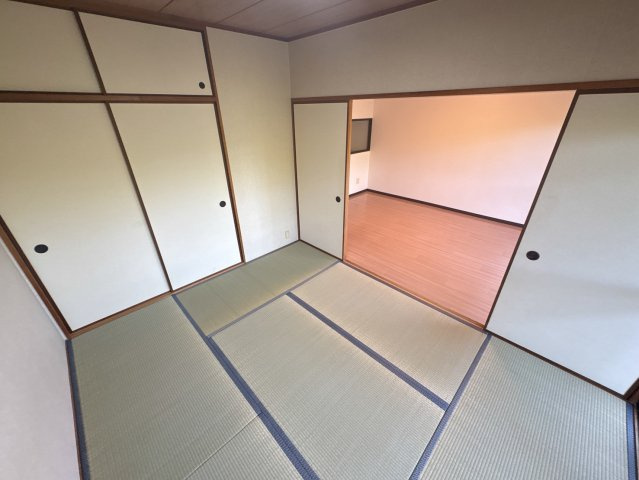 ライオンズマンション学園前第２の和室
