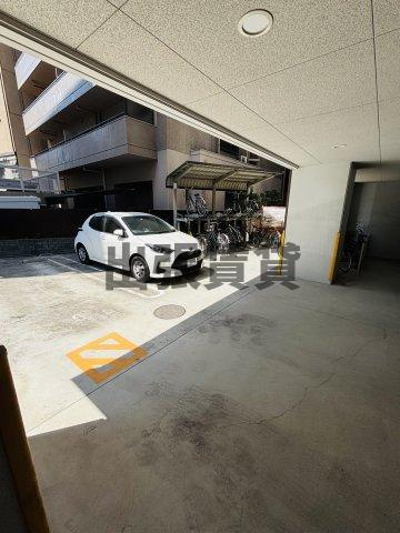 仲介手数料0円！！BERG IZUMIの駐車場