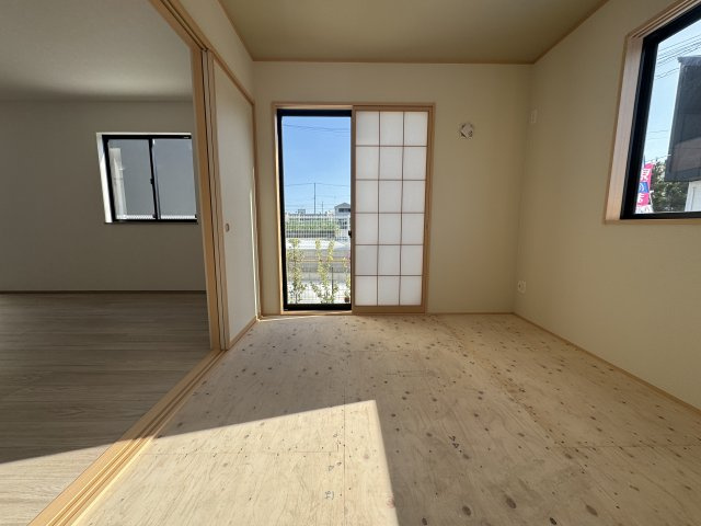 西原町我謝（全4棟）ラストC号棟の和室|C号棟　和室4.5帖＋収納付き♪