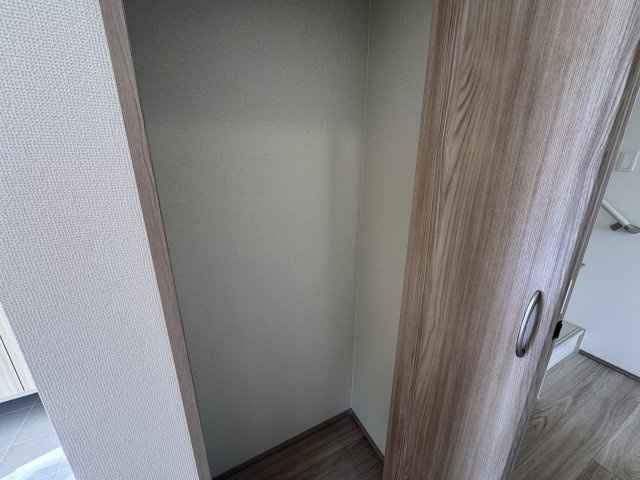 西原町我謝（全4棟）ラストC号棟の収納|C号棟　1階ホール収納付き♪