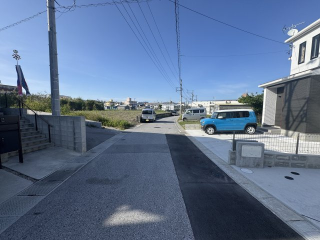 西原町我謝（全4棟）ラストC号棟の前面道路含む現地写真|※西側公道4.9m♪