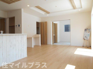 【居間・リビング】 | 郡山市久留米2丁目新築一戸建て4棟 | 使いやすい居間です