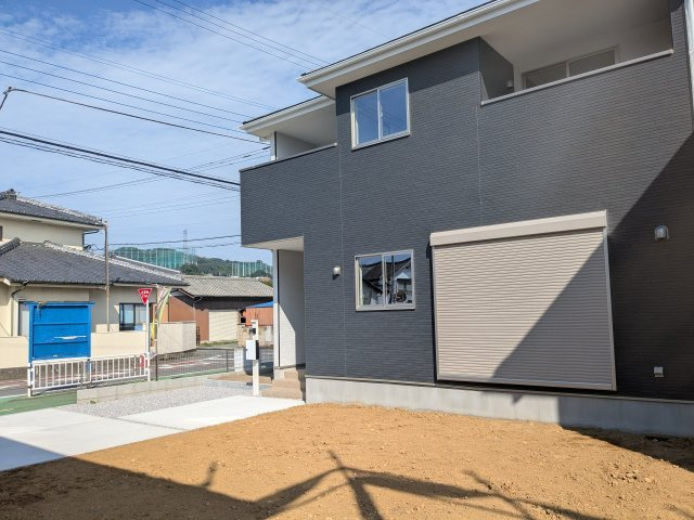 新築戸建　KIP高崎乗附町1期の庭|シックな外壁が映えるスタイリッシュな外観！広い庭スペースやバルコニーを備えた開放的な住まいです。