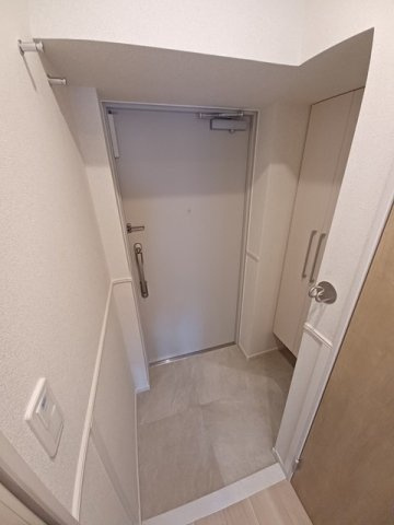 スアヴィス三ノ輪の玄関|明るい玄関です