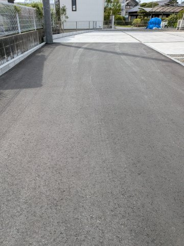 リーブルガーデン半田市板山町　２号棟の前面道路含む現地写真|●○前面道路○●