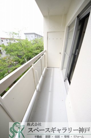 鶴甲(ツルカブト)のバルコニー|※お部屋により仕様が異なる可能性があります。