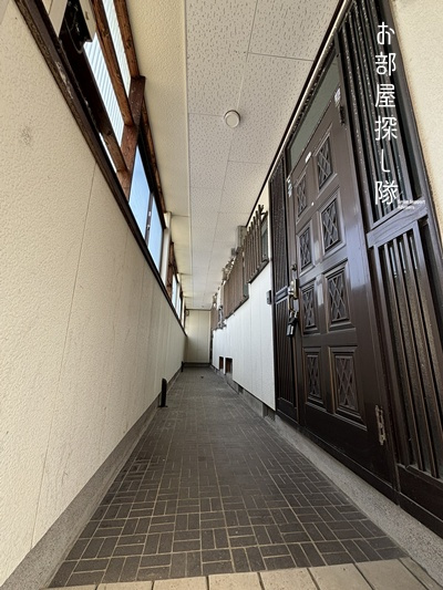 久留米市高良内町のアパートのエントランス