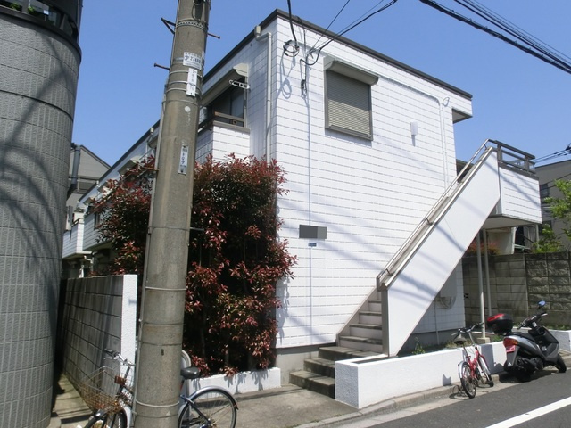 メゾン・テクノの外観|閑静な住宅地に立地するアパートです。