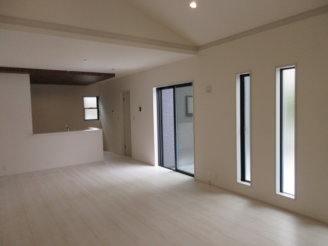 【仲介手数料無料】新築戸建　熊谷市肥塚561-1（全3棟）の居間・リビング