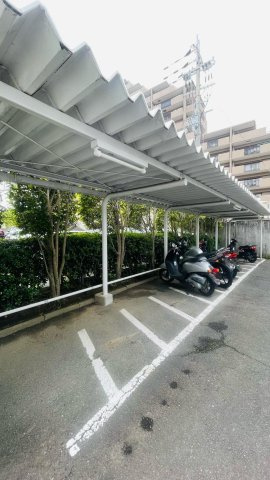 箕面東コーポラス C棟の駐車場