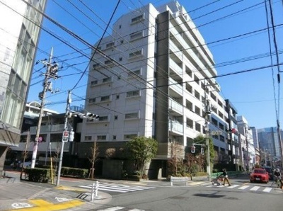 【外観】 | コスモ中野弥生リベディア | 鉄筋コンクリート造のがっちりとした建物。