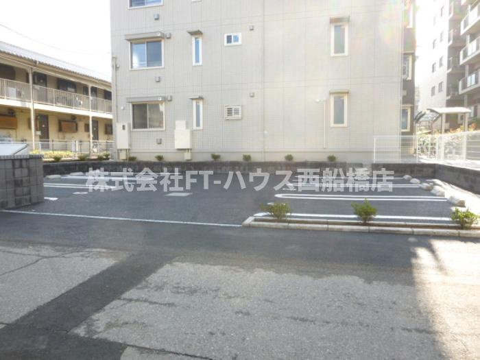 リビングＮＫ原木中山の駐車場|駐車場（要空き確認）