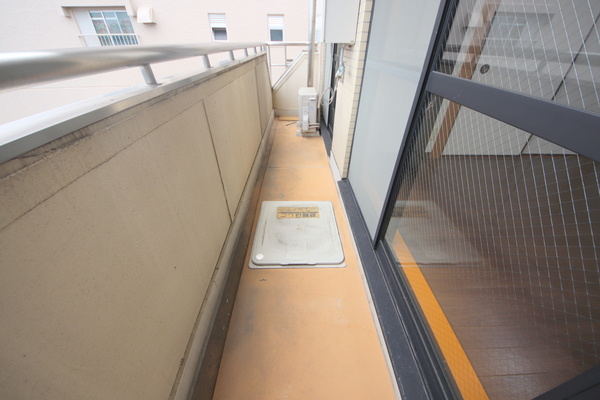 生駒市俵口町の賃貸マンションのバルコニー