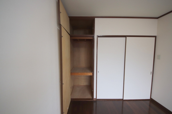 生駒市俵口町の賃貸マンションの収納
