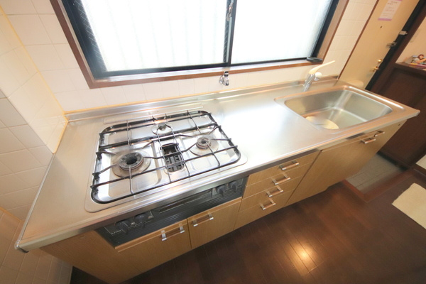 生駒市俵口町の賃貸マンションのキッチン