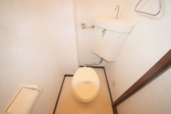 生駒市俵口町の賃貸マンションのトイレ