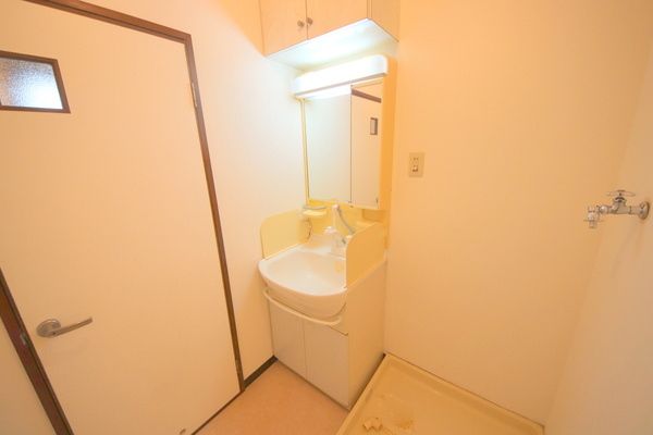生駒市俵口町の賃貸マンションの洗面所