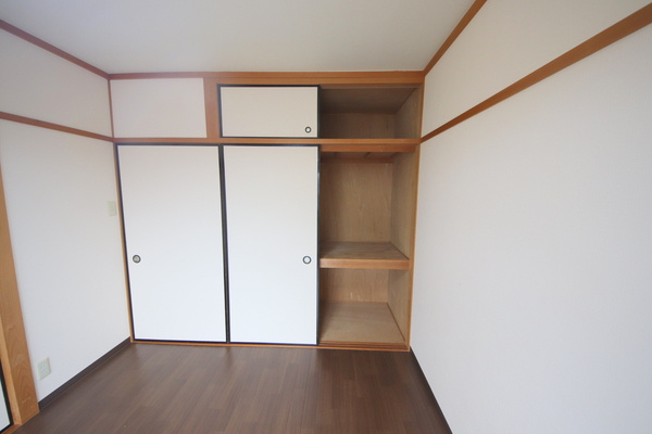 生駒市俵口町の賃貸マンションの収納