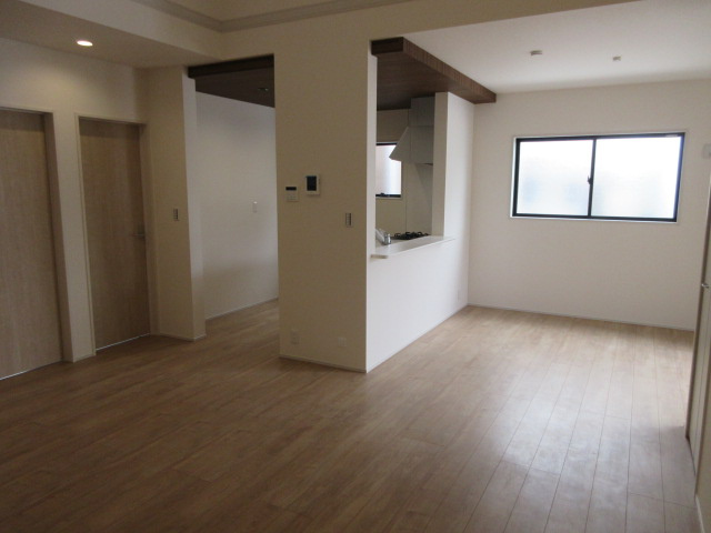 【仲介手数料無料】新築戸建　熊谷市肥塚561-1（全3棟）の前面道路含む現地写真
