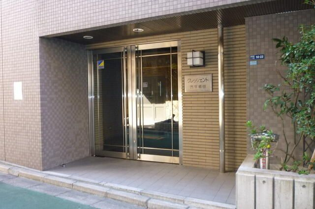 クレッシェント西早稲田のエントランス