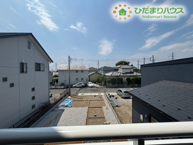 熊谷市肥塚　第3　新築一戸建て　リーブルガーデン　03の展望|バルコニーからの見晴らしが良い開放的なロケーションです！周辺は落ち着いた住宅街が広がっており、穏やかな空気が流れていますよ。前面を遮る大きな建物がないため、日当たりや通風も良好な環境です♪