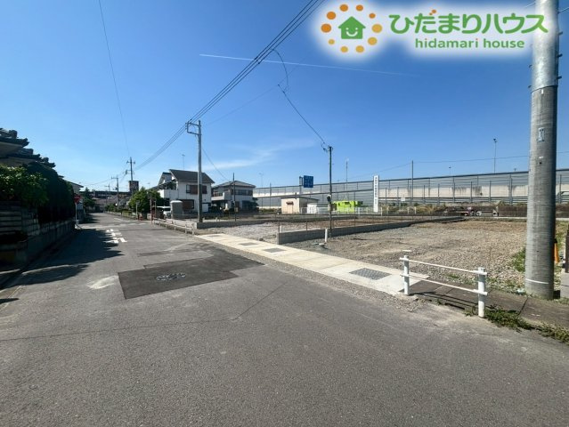 熊谷市肥塚　第3　新築一戸建て　リーブルガーデン　03の前面道路含む現地写真