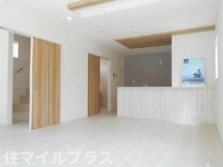 【居間・リビング】 | 郡山市久留米2丁目新築一戸建て4棟 | リビングです