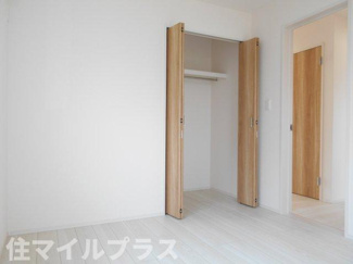 【洋室】 | 郡山市久留米2丁目新築一戸建て4棟 | 落ち着いた色調の洋室です
