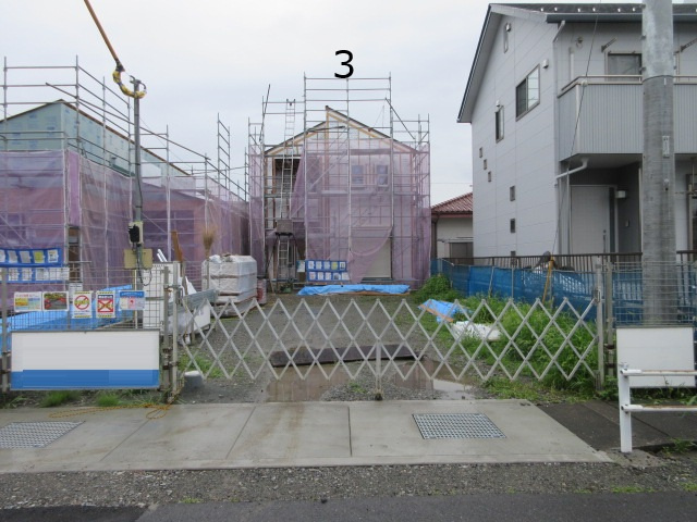 【仲介手数料無料】新築戸建　熊谷市肥塚561-1（全3棟）の前面道路含む現地写真