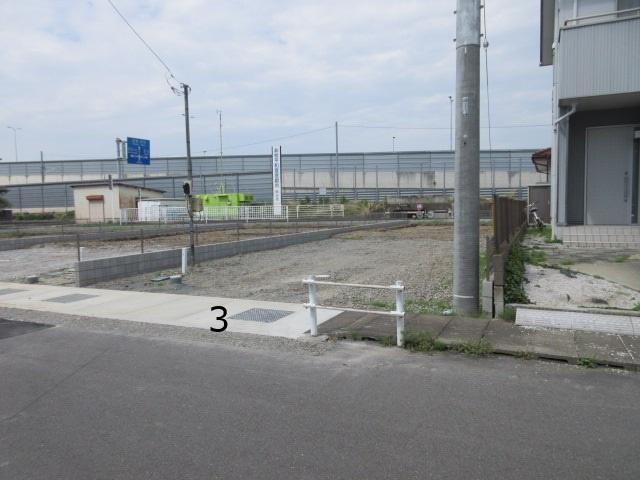 【仲介手数料無料】新築戸建　熊谷市肥塚561-1（全3棟）の前面道路含む現地写真
