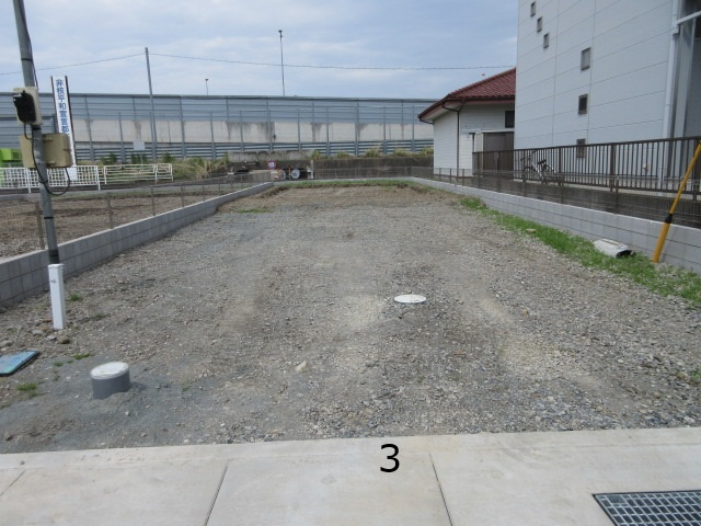 【仲介手数料無料】新築戸建　熊谷市肥塚561-1（全3棟）の前面道路含む現地写真