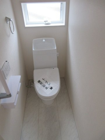 【仲介手数料無料】新築戸建　熊谷市肥塚561-1（全3棟）のトイレ