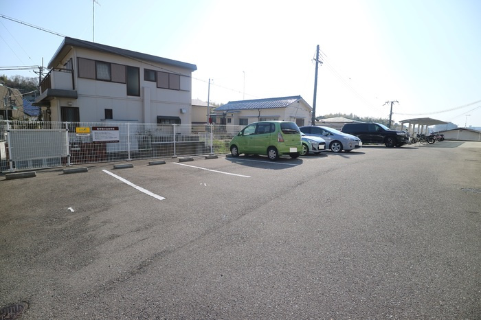 サニープレイス塩屋台の駐車場