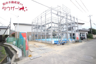 【外観】 | 行健小学校・行健中学校区　郡山市富久山町　-リガーレⅡ-　１１期　全１棟　１号棟 | 駐車スペース３台以上の広々とした敷地です♪　外水道もついていますので洗車に便利！