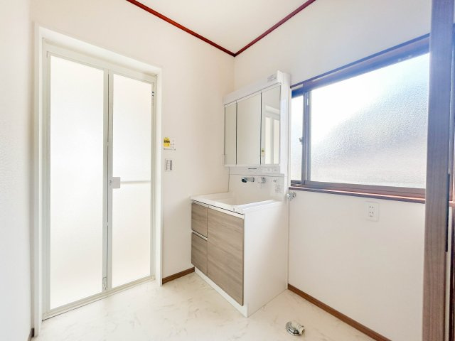 【洗面所】 | 伊豆の国市宗光寺 中古戸建 XH06083 | 伊豆の国市宗光寺　洗面化粧台　リフォーム後