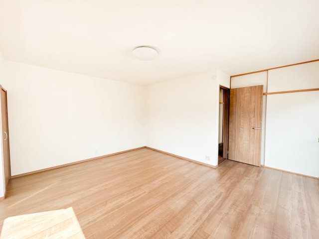 【洋室】 | 伊豆の国市宗光寺 中古戸建 XH06083 | 伊豆の国市宗光寺　2F洋室　リフォーム後