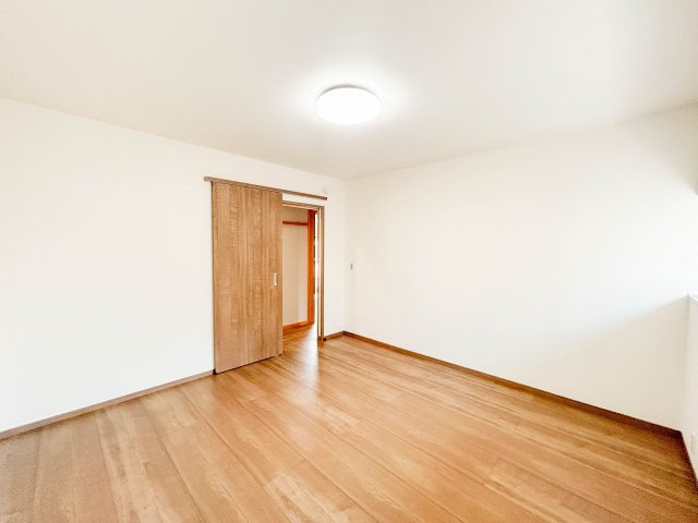 【洋室】 | 伊豆の国市宗光寺 中古戸建 XH06083 | 伊豆の国市宗光寺　2F洋室　リフォーム後