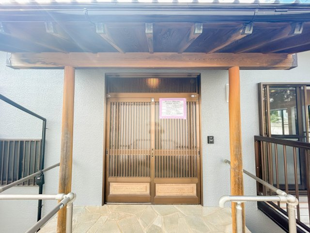 【玄関】 | 伊豆の国市宗光寺 中古戸建 XH06083 | 伊豆の国市宗光寺　玄関引戸　リフォーム後