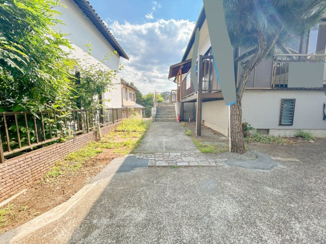 【その他】 | 伊豆の国市宗光寺 中古戸建 XH06083 | 伊豆の国市宗光寺　玄関前アプローチ　リフォーム後