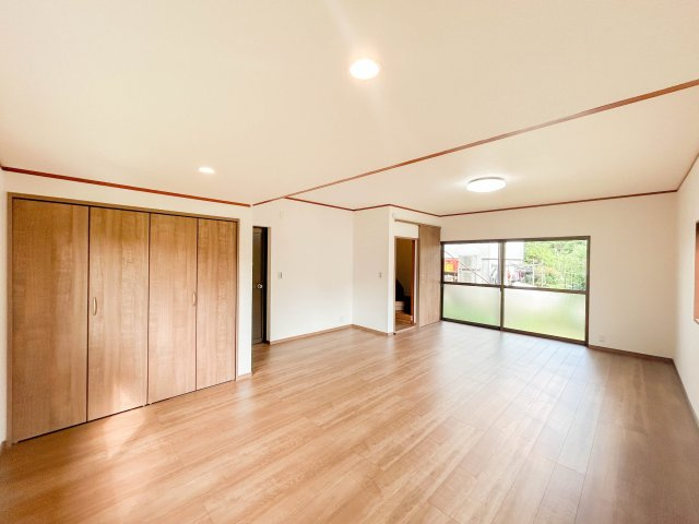 【洋室】 | 伊豆の国市宗光寺 中古戸建 XH06083 | 伊豆の国市宗光寺　1F洋室13.5帖　リフォーム後