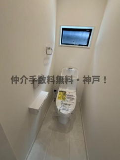【トイレ】 | 神戸市垂水区狩口台2丁目　新築戸建　仲介手数料無料！ | トイレです