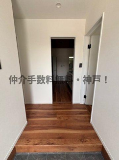 【玄関】 | 神戸市垂水区狩口台2丁目　新築戸建　仲介手数料無料！ | ゆったりとした玄関です