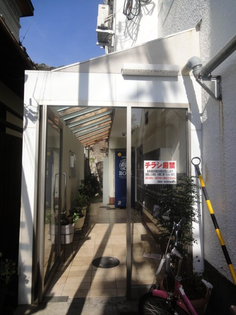 サンビルダー北野山ノ手のエントランス